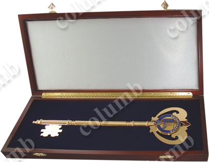 Сувенирный ключ «Киевгорстрой» в деревянном футляре